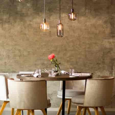Elegant dining setup at Restaurant Vermeer, ideal for intimate meetings and corporate dinners.