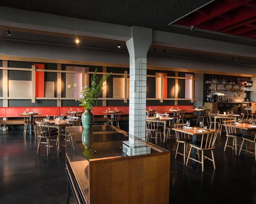 Modern restaurant space in Choux Amsterdam, ideal for corporate events and intimate gatherings.