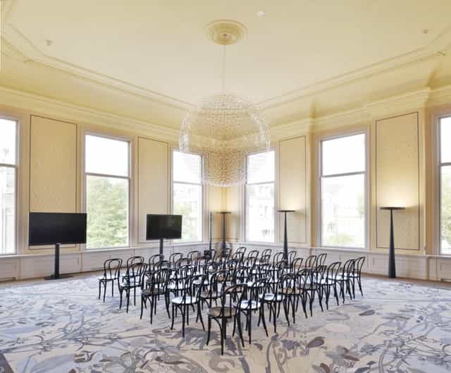 Royal Hall in ARTIS: Chic event space with sleek chairs, ideal for meetings and presentations.