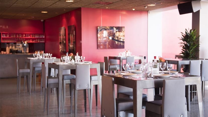 Modern dining space in Tuinzaal, Brasserie Paardenburg for intimate events and dinners.