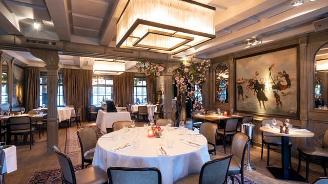 Elegant dining space in Achtertuin, Brasserie Paardenburg for upscale events and gatherings.