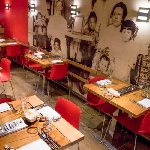Restaurant Blauw: cozy dining space with mural, ideal for intimate events and gatherings.
