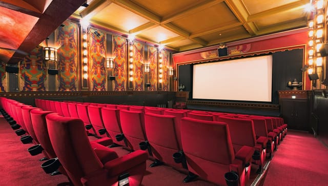 Vintage cinema with red seating in Het Ketelhuis for private screenings and film festivals.