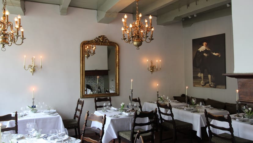 Elegant dining room at De Silveren Spiegel, perfect for upscale events and intimate gatherings.