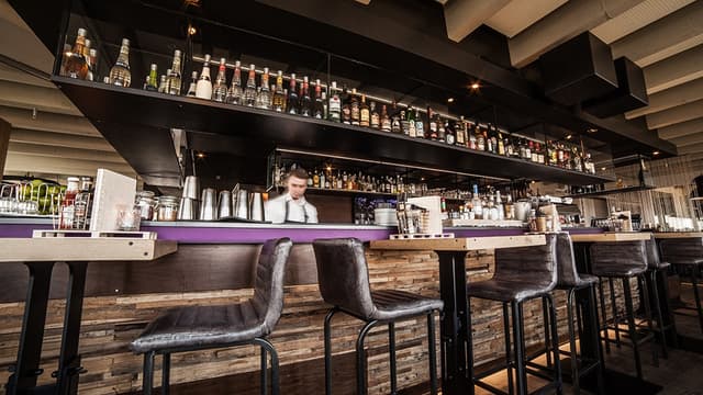 Cocktail bar
