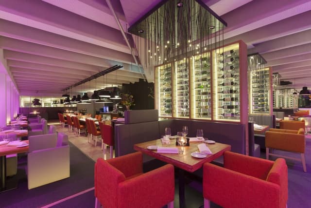 Cocktail bar