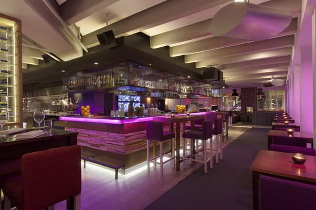 Cocktail bar
