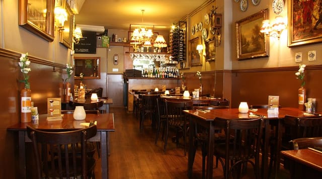 Cozy restaurant with warm lighting, ideal for intimate gatherings and celebrations.