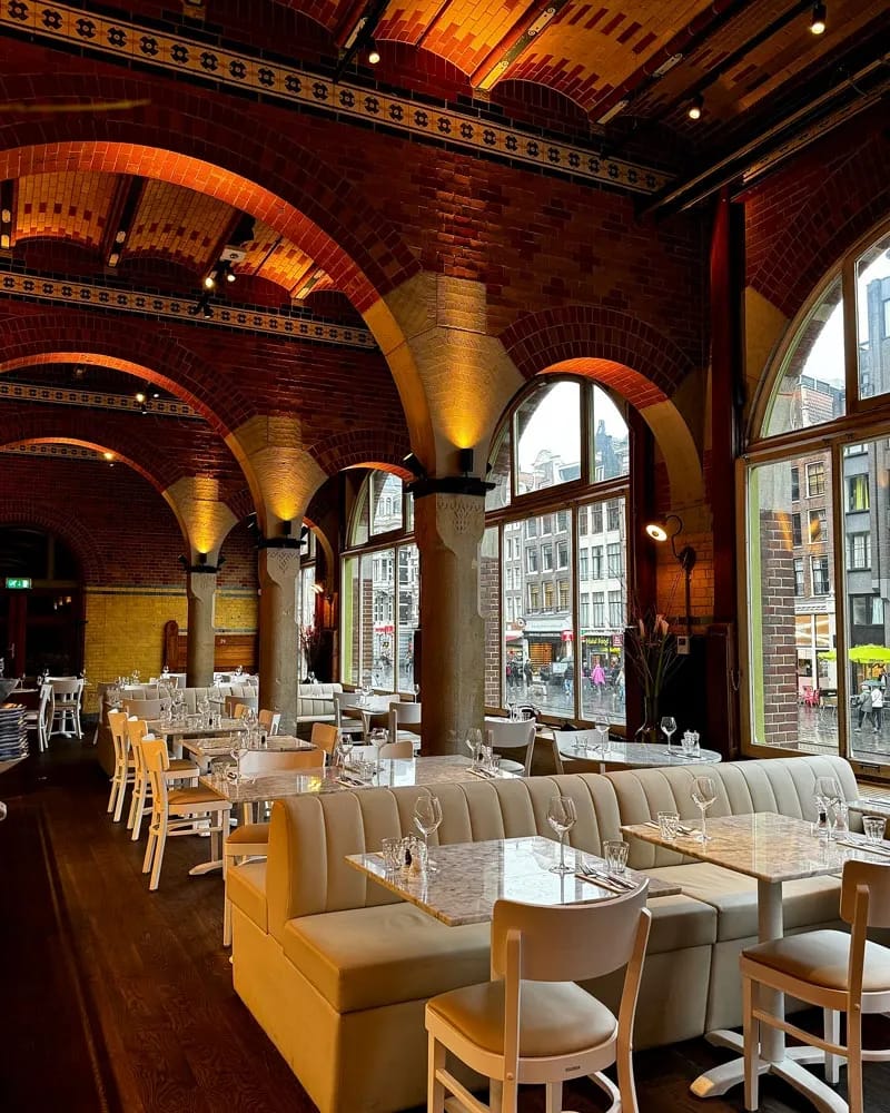 Elegant seafood restaurant with arched ceilings, perfect for events and gatherings.
