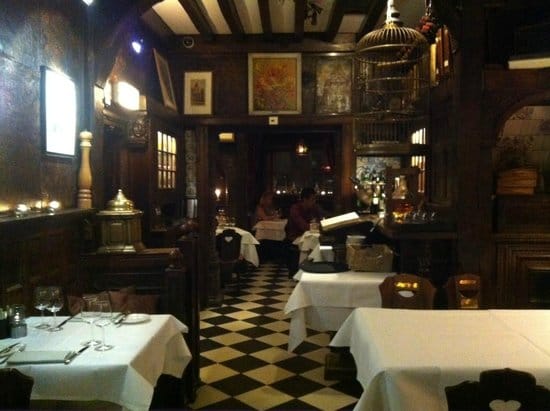 Intimate dining in De Rembrandtkamer, perfect for upscale events and private dinners.
