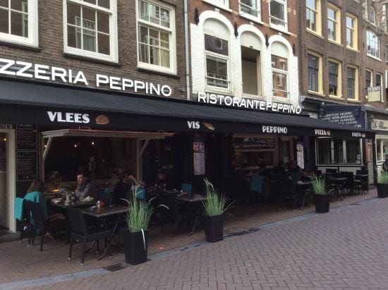 Vibrant outdoor dining at Pizzeria Peppino, perfect for casual networking events.