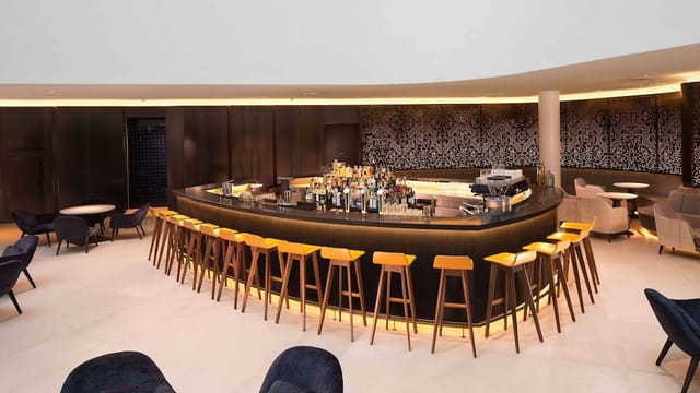 Sleek banquet hall bar at Hilton Amsterdam Airport for cocktail receptions and events