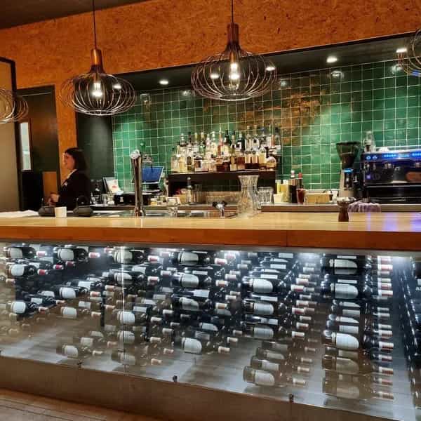 Stylish bar at Restaurant Le Début, Amsterdam, perfect for networking events and gatherings.