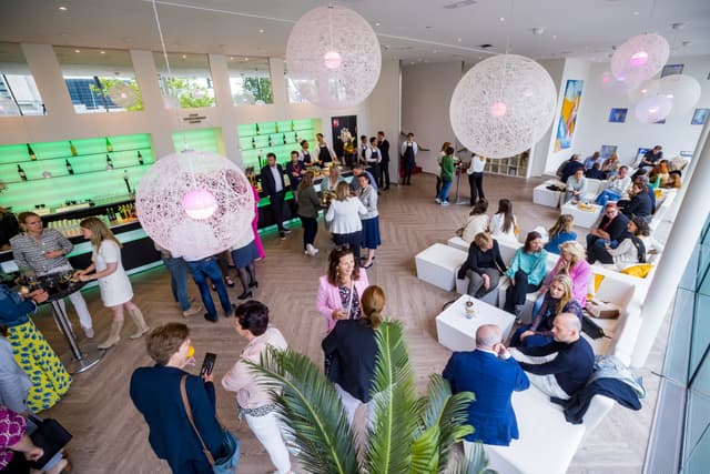 Stage Entertainment Lounge