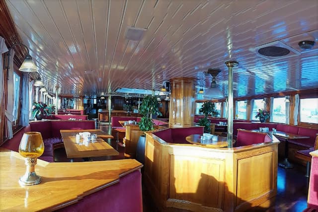 Panoramic salon