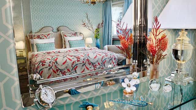 Elegant hotel library with floral decor, perfect for corporate retreats and VIP meetings.