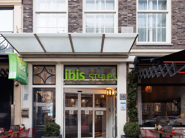 ibis Styles Amsterdam Central Station entrance, modern design, casual meetings, vibrant atmosphere