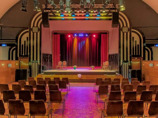 Event space at 't Zonnehuis, Amsterdam with stage, ideal for conferences and workshops.