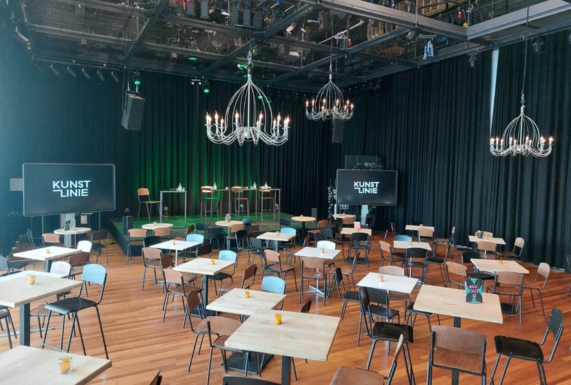 Kleine Zaal venue with elegant chandeliers, ideal for conferences and seminars.