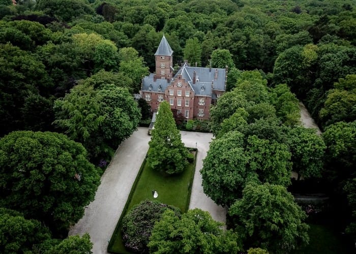 Elegant restaurant at Kasteel de Wittenburg, perfect for weddings and corporate retreats.