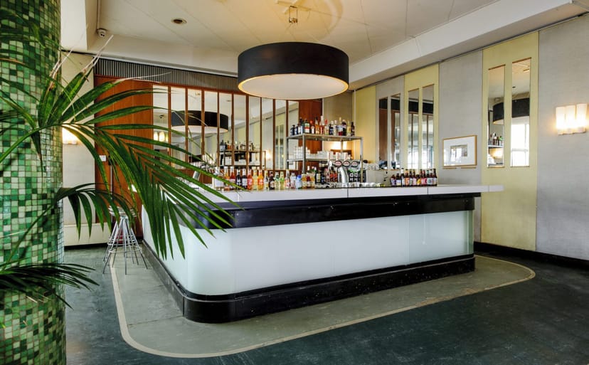 Stylish bar area in KZ Balzaal, perfect for networking events and cocktail receptions.