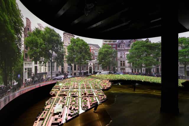 Modern event space with immersive digital display at Museum of the Canals for innovative meetings.