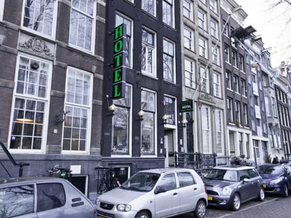 Cozy urban hotel lounge with charming facade, perfect for small meetings or workshops.