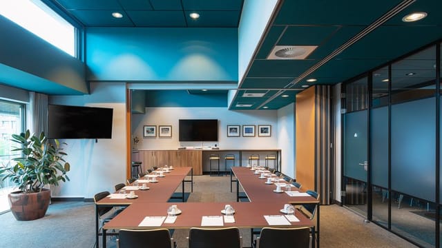 Meeting Room 4 at Olympic Hotel Amsterdam, U-shaped table, ideal for workshops and meetings.