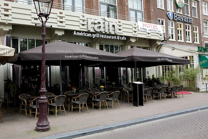 Outdoor dining area at Bar-café Royal Amsterdam, perfect for casual gatherings and networking.