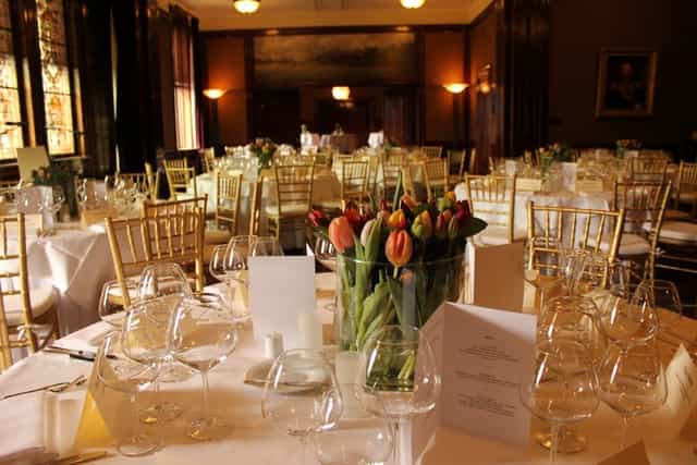 Elegant dining area in De Bazel Amsterdam for upscale corporate events and dinners.