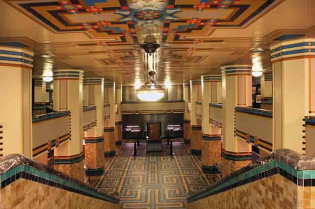 Art Deco event space in De Bazel Amsterdam with elegant lighting and vibrant patterns.