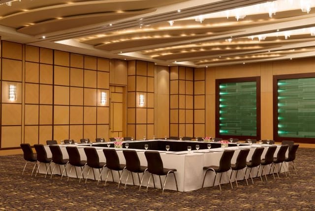 Liwa Grand Ballroom U-shaped meeting space, ideal for corporate events in Abu Dhabi.