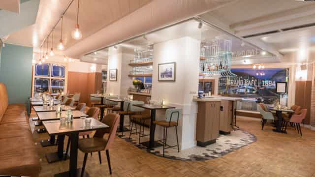 Stylish dining space at Grand Café 1884, perfect for intimate meetings and events.