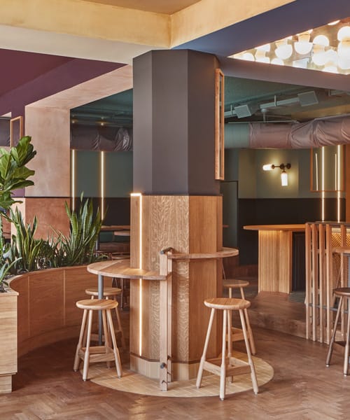 Modern Small Bar in Karavaan Amsterdam, perfect for meetings and events with stylish design.
