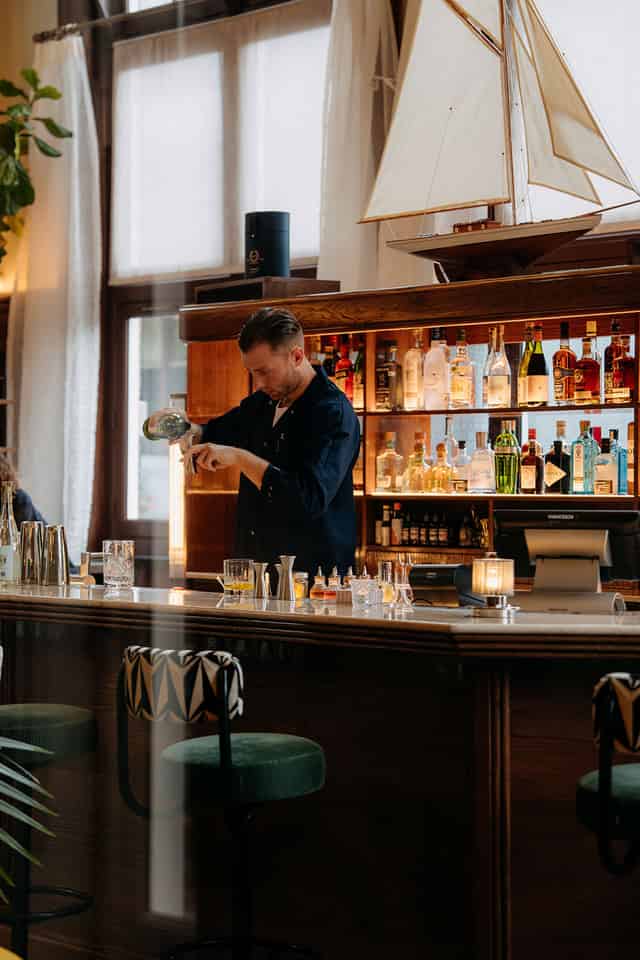 Bar