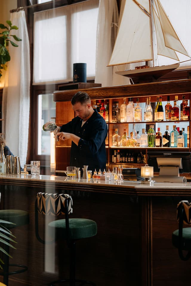 Bar