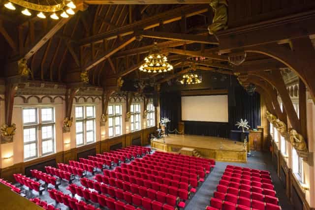 Queen Maxima Hall: elegant event venue with high beams, ideal for presentations and performances.