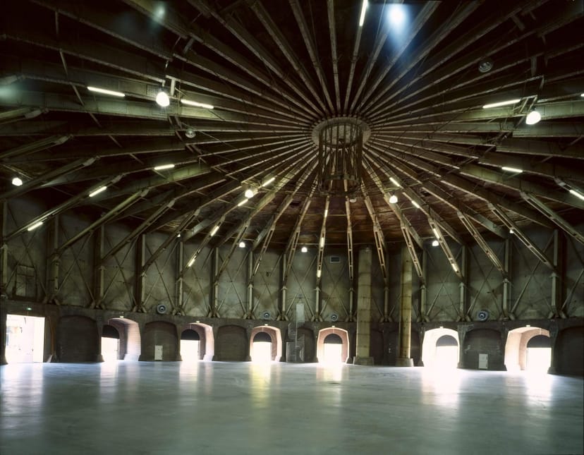 Gashouder venue with high ceiling, perfect for exhibitions and gatherings in Westergas.