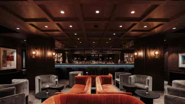 Upscale lounge Maurits Room at KIT Events, perfect for networking and cocktail receptions.