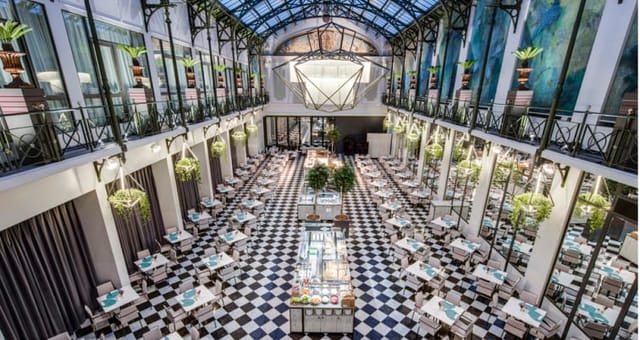 Elegant event venue with high ceilings and versatile seating for upscale gatherings in Amsterdam.