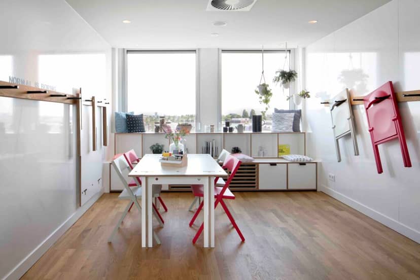 Modern meeting room in Zoku Amsterdam, perfect for workshops and brainstorming sessions.