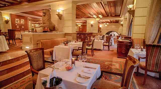 Elegant dining at Piccolo Mondo, ideal for upscale corporate events and gatherings.