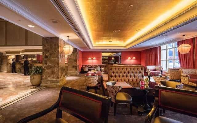 Il Ritrovo Cigar Lounge, cozy lobby with plush seating for meetings and networking.