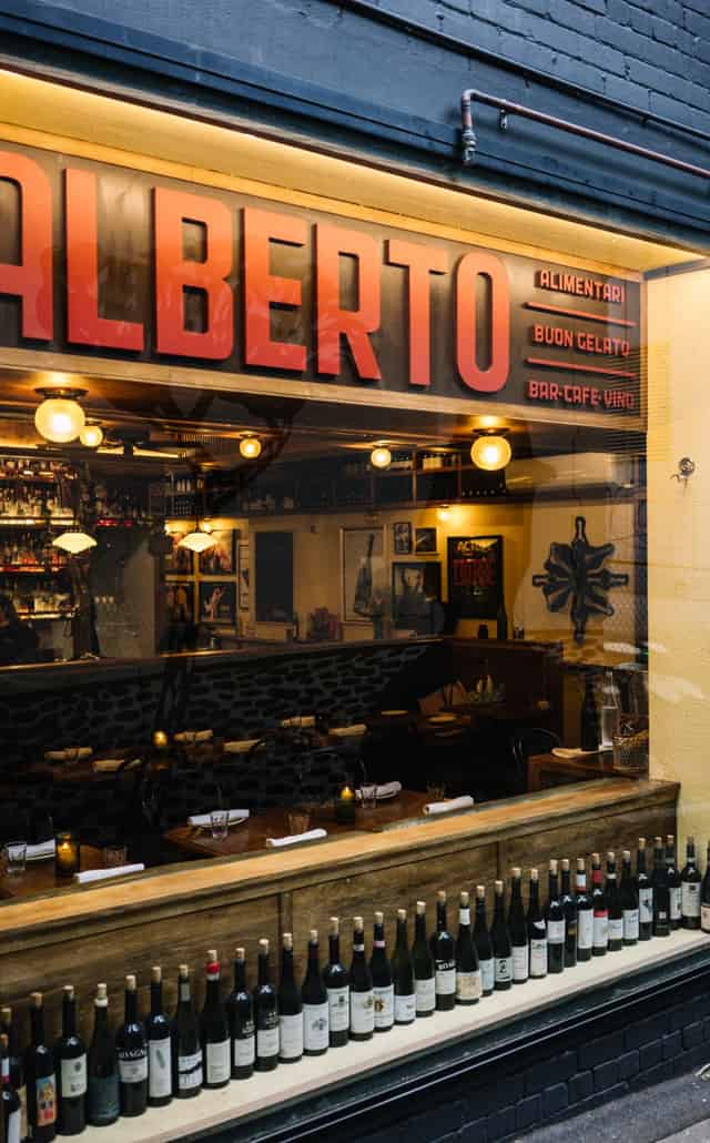 Alberto's Lounge