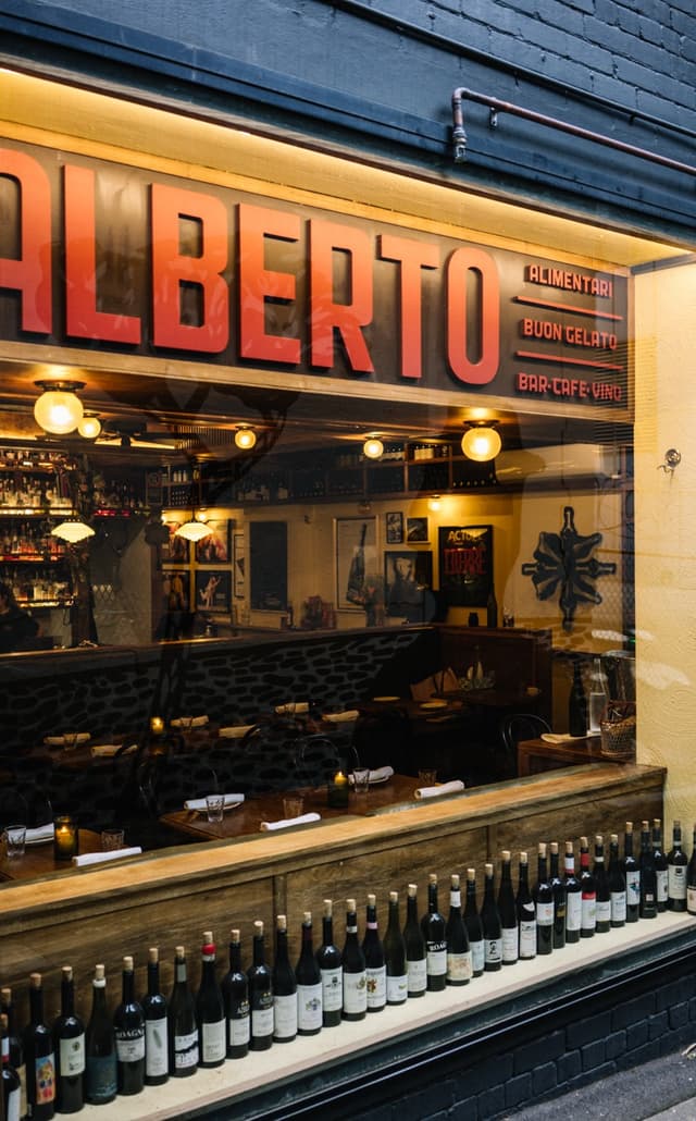 Alberto's Lounge