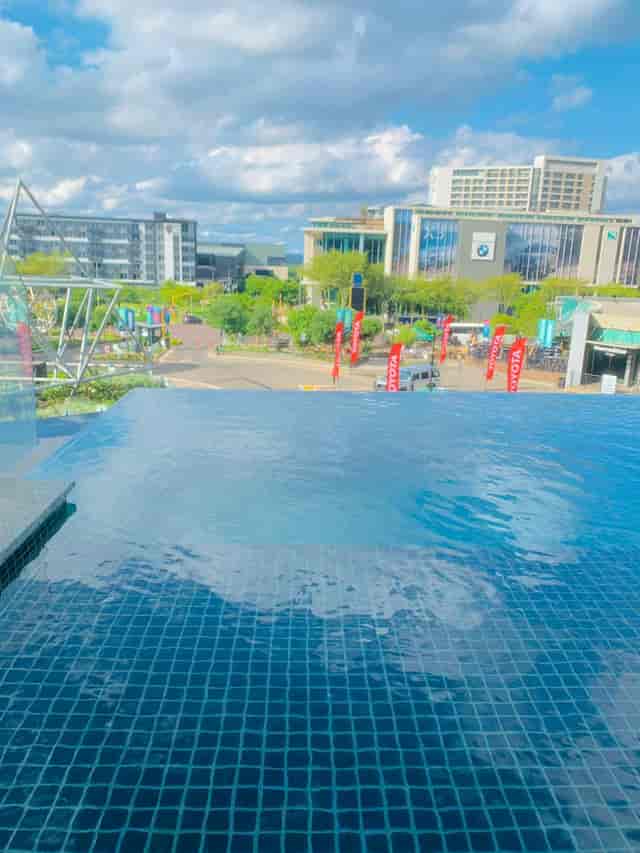 Infinity pool at The Maslow Time Square, ideal for corporate events and social gatherings.