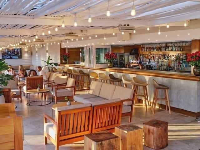 Stylish lounge bar at The Glen Club, perfect for networking events and gatherings.