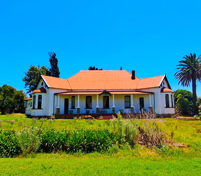 Charming historic Ye Olde Farm House in Tweefontein, ideal for events and retreats.