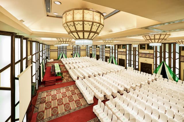 Safari Park Hotel & Casino