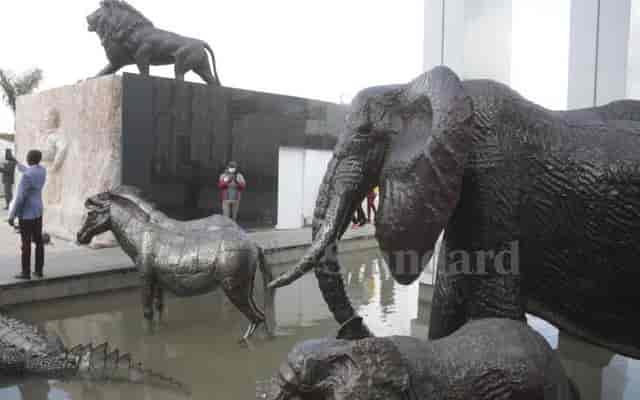 Outdoor General Galleries with animal sculptures at Uhuru Gardens for unique events.